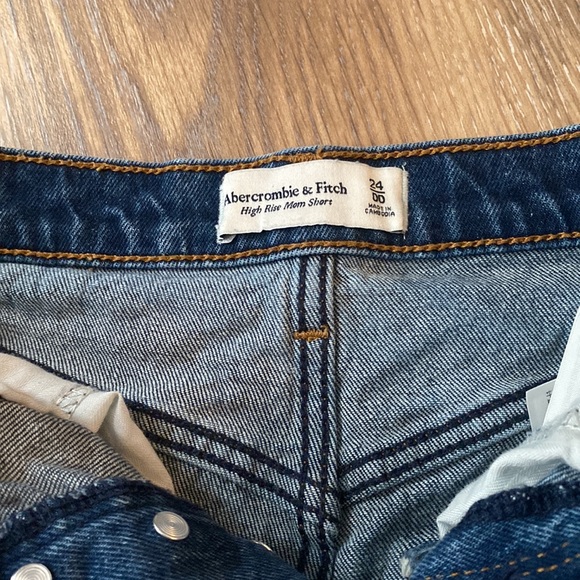 Abercrombie High Rise Mom Short 00/24 - Picture 2 of 3